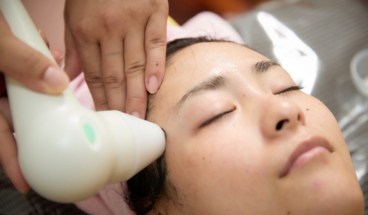 フェイシャル施術イメージ